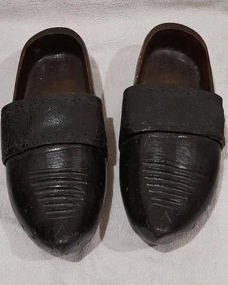 SABOT ANCIEN, ancienne paire de sabots, sabot bois et cuir, ART POPULAIRE . - Photo 1/4