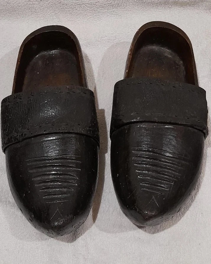 SABOT ANCIEN, ancienne paire de sabots, sabot bois et cuir, ART POPULAIRE . - Photo 1/4