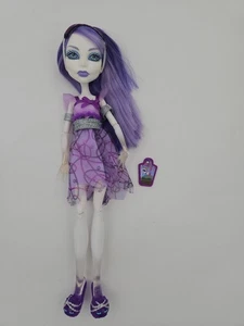 Monster High Dead Tired Spectra Vondergeist Puppe Pyjama Augenmaske Hausschuhe Tablet - Bild 1 von 7