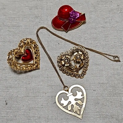 Vintage 18k Gold Overlay Queen Red Heart Jewelry Necklace Set - Image 1 of 4