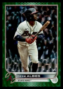 Tablero de papel de aluminio verde Topps serie 2 Ozzie Albies 2022 /499 #401 - Imagen 1 de 2