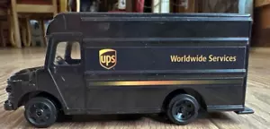 Camión paquete UPS modelo de plástico marrón UPS servicios mundiales de Daron - Imagen 1 de 6
