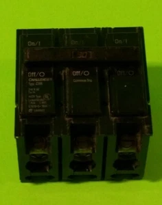 Interruptor de circuito enchufe Challenger / GE C390 90A 3P 120/240V 10 K tipo C - Imagen 1 de 10