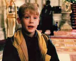 Macaulay Culkin signiert Home Alone 2 Lost in New York Foto POP COA - Bild 1 von 1