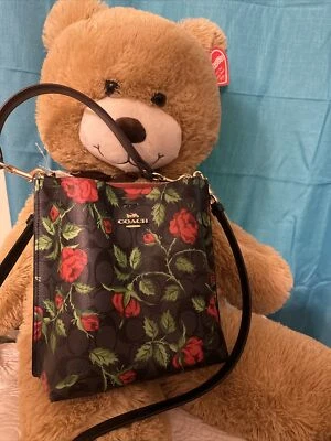 Bolsa balde COACH MOLLIE 22 assinatura conto de fadas lona rosa CC876 nova com etiquetas $428 mãe - Imagem 1 de 3