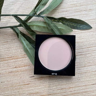 RARE CHANEL Les Beiges Healthy Glow Sheer Powder  N20 Discontinued - Image 1 of 3