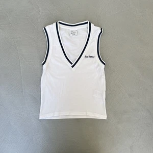 Camiseta sin mangas Urban Outfitters iets Frans cuello en V. Borde blanco/azul marino. XS. - Imagen 1 de 5