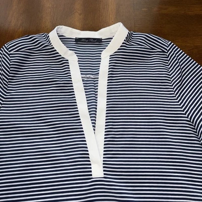 Blusa De Colección Honey Punch Rayas Cuello en V Parte Inferior Azul y Blanco M Foto 1 de 4