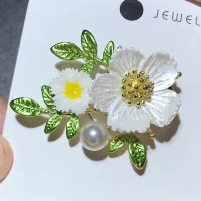 Trending Fashion Pearl Flower Crystal Zircon Brooch Pin Charm Wedding Party Gift - Image 1 of 4