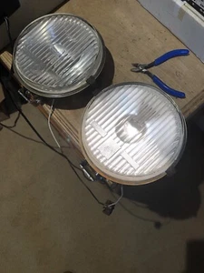 Vintage 6 INCH ROUND FOG LIGHTS Metal case Ribbed Fluted Glass Tested Working - Picture 1 of 12