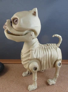 Esqueleto de perro animado decoración de Halloween ilumina ojos/sonido a pilas - Imagen 1 de 13