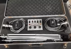 Novatron 240 Studio Lighting Kit w/Power Pack & Hard Case - Picture 1 of 10