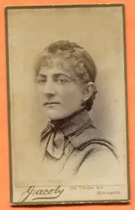 CDV Minneapolis MN, Ritratto di giovane donna, di Jacoby, circa 1880 - Foto 1 di 2