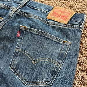 Levi’s 501 Original Fit Button Fly Jeans Herren 33W 32L Medium Wash Denim 33x32 - Bild 1 von 11