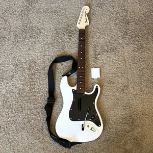 Ungetestet Rock Band 4 White Wireless Gitarre Fender Stratocaster Xbox One 91161 - Bild 1 von 9