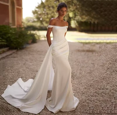 Maxi vestidos de novia blancos de sirena para novia tren de barrido Foto 1 de 4
