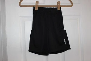 NUEVO CON ETIQUETAS REEBOK PLAY DRY NIÑOS TALLA 5 PANTALONES CORTOS NEGRO VERANO  - Imagen 1 de 3