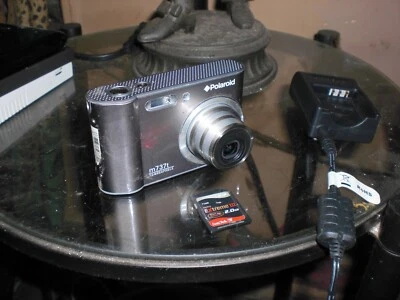 POLAROID Dig. Camera m737T 7.0 MEGAPIXIL 3X Fine Zoom comp charger battery + sd - Image 1 of 3