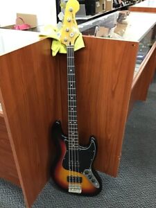 2011 Rare Fender Modern Player Jazz Bass - 3 Color Sunburst  (1064504)