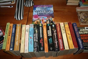 Katherine Kurtz Fantasy Lot of 16 PB 3 HB Deryni series, Knights Templar, & more - Bild 1 von 20