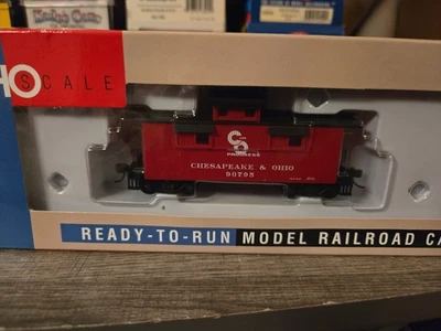 Walthers 932-7522 25' Wood Caboose C&O #90795 HO NIB - Image 1 of 2