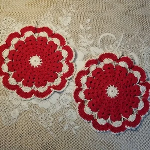 2 Vtg Red/Ecru Round Crochet Pot Holder Trivet Granny Core Kitchen Decor - Picture 1 of 4