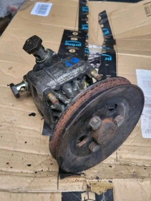 AUDI 80 B3 2.3E POWER STEERING PUMP 026145155B — 第 1/3 张图片