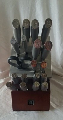 Juego de cuchillos autoafilables HENCKELS grafito 20 piezas con bloque Foto 1 de 4