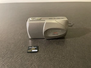 Olympus Camedia D-560 Zoom 3.2MP Digital Camera W/ 128MB xD Picture Card Tested - Picture 1 of 10