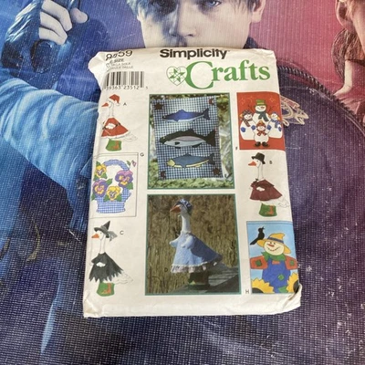 Simplicity 8959 Sewing Pattern Seasonal Flags Lawn Geese Clothing Christmas Fall - Image 1 of 3