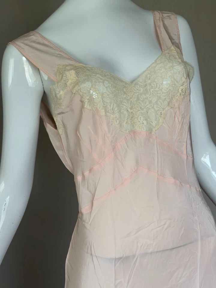 VTG 1930'S RAYON CREPE DE CHINE NIGHTGOWN LACE BODICE SZ 34 - Image 1 of 4
