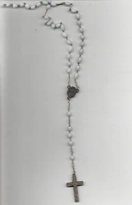 Vintage zierlicher Milchglas kleine Perlen katholischer Rosenkranz, 17" Tropfen 1. Kommunion Geschenk - Bild 1 von 4