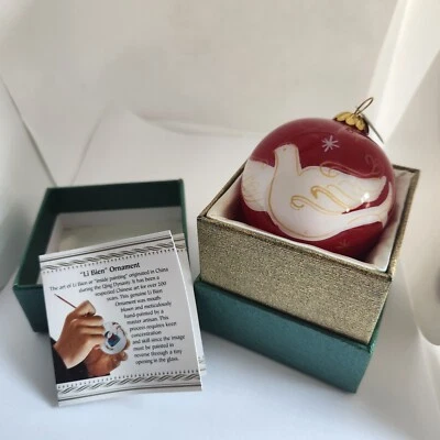 Li Bien Peace  White Dove 2015 Christmas Red Glass Ball Ornament Pier One Foto 1 de 4