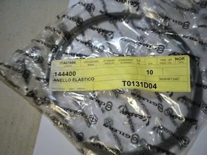 ANELLO ELASTICO FERMO PACCO FRIZIONE APE 703 601 PIAGGIO 144400 - Imagen 1 de 1