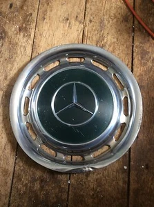 Mercedes Hubcap 14" - Picture 1 of 2