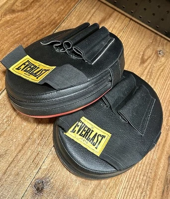 Everlast - #4316 Advanced Punch Boxing/Kickboxing/MMA Trainer Mitts Red/Black - Image 1 of 4