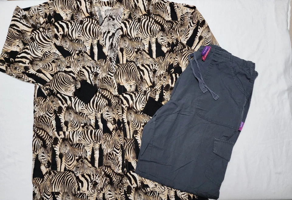 Women's XL Scrub Set-Zebra Jacket with Gray Scrub Works Pants — 第 1/1 张图片