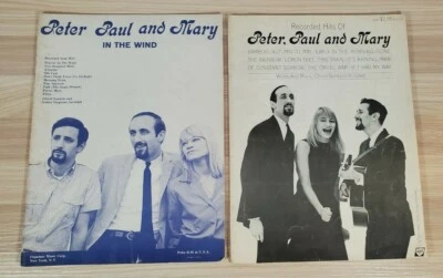 Lote de 2 partituras de colección Peter Paul and Mary "In The Wind" y éxitos grabados Foto 1 de 4