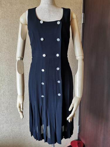 Abito formale nero Chanel con bottoni a conchiglia taglia 36 rango A