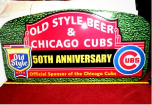 ¡LETRERO DE METAL VINTAGE ORIGINAL NUEVO STOCK ANTIGUO ESTILO CERVEZA CHICAGO CUBS 35" X 17"! - Imagen 1 de 9