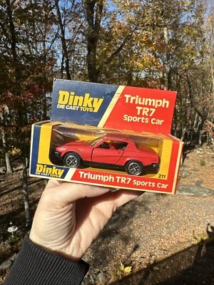 Coche deportivo vintage Dinky Diecast Toys Triumph TR7 rojo #211 Foto 1 de 4