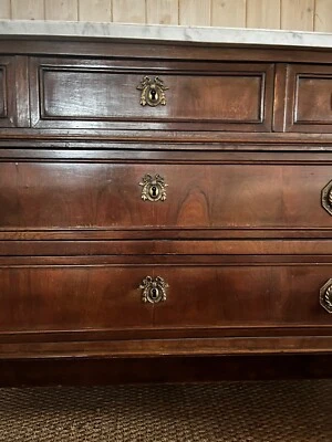 commode Louis xvi marron en noyer , un charme de noblesse  - Photo 1/4