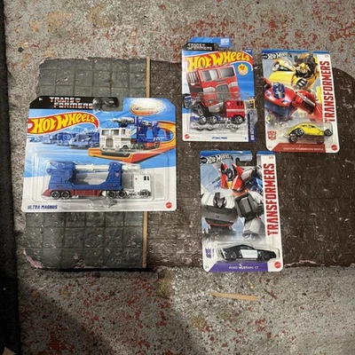 Nuevo - TRANSFORMERS ULTRA MAGNUS Hot Wheels Track Fleet - Paquete de 4 Foto 1 de 4