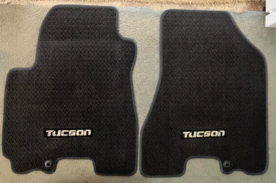 Hyundai Tucson 2004-2009 Dark Gray Carpeted Floor Mats Front and Back OEM Foto 1 de 4