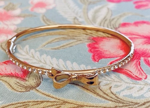 Kate Spade Bracciale Mini Fiocco Cristallo Impreziosito Note d'Amore Tono Oro