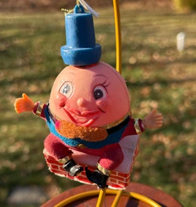 Molde soplado de plástico humpty Dumpty en la pared flocado adorno de Navidad Hong Kong de colección - Imagen 1 de 5