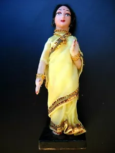 **MUÑECA DISFRAZ INDIO VINTAGE 17cm ALTA EN MUY BUEN ESTADO SIN MARCA** - Imagen 1 de 2