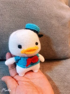 gehäkeltes Donald Duck - Bild 1 von 2