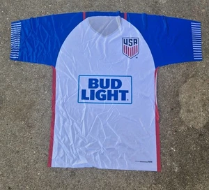 ¿COLGADOR JERSEY? Cartel Publicitario Cerveza Bud Light Bar Mancave Promo Equipo de Fútbol EE. UU. - Imagen 1 de 5