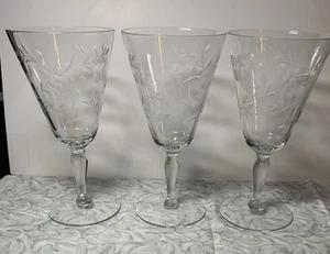 "3 copas de agua de cristal estilo Salina gris grabado flores mezcla hojas cortadas 6,75""" - Imagen 1 de 10